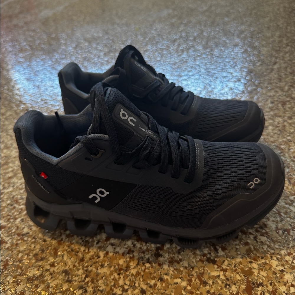 On Running Shoes Women’s Sz 5